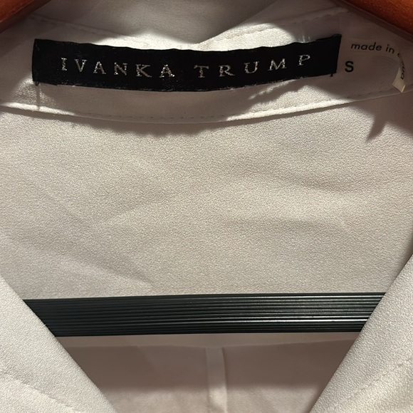 Ivanka Trump white button up blouse women’s size small - Picture 4 of 9